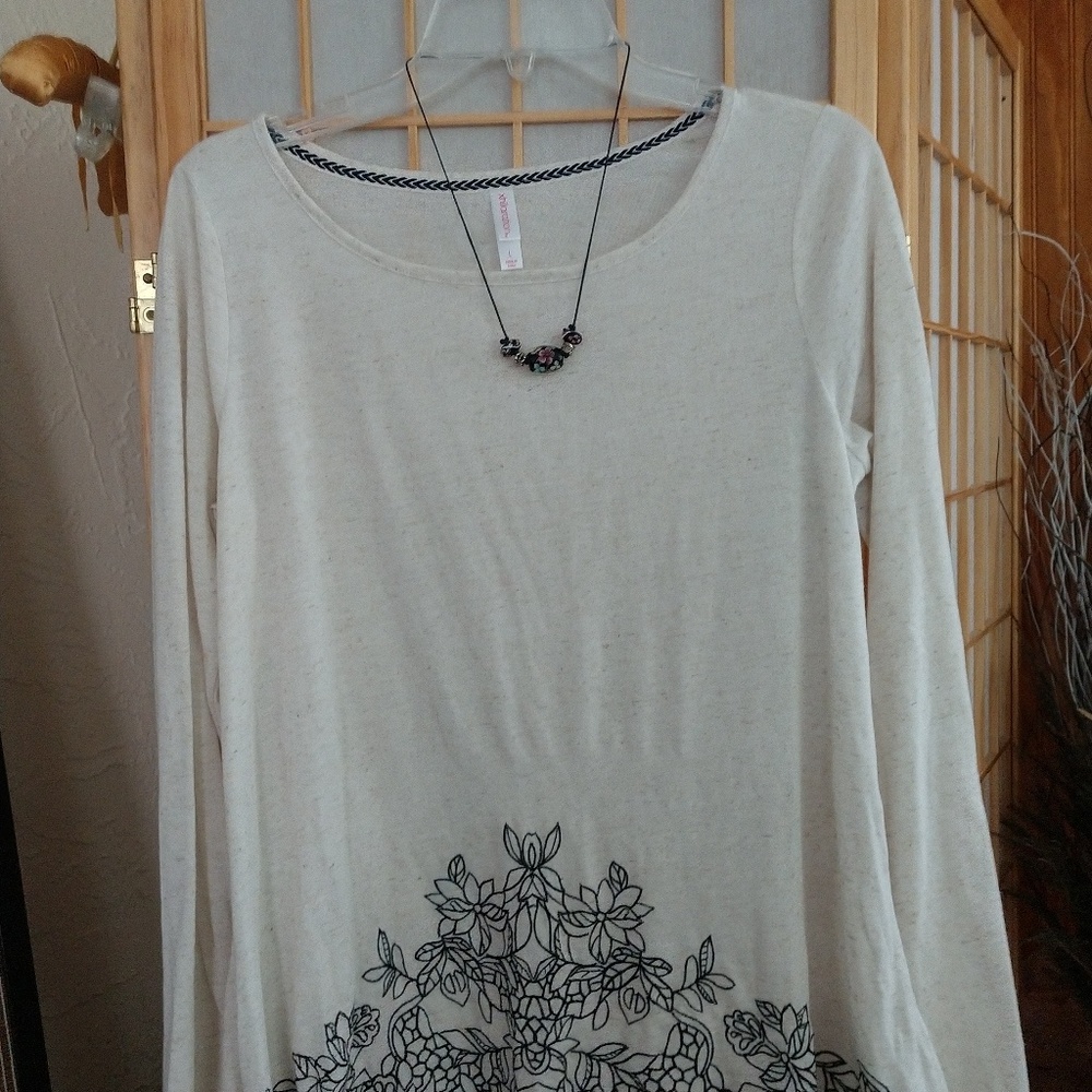 Women's Embroidered Pullover